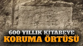 Bilinçsiz gençler üstüne aşklarını yazmıştı, 600 yıllık kaya kitabeye koruma örtüsü